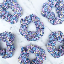 Load image into Gallery viewer, Lookin&#39; Fly Scrunchie

