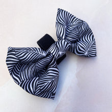 Load image into Gallery viewer, Onyx Jungle Bow Tie
